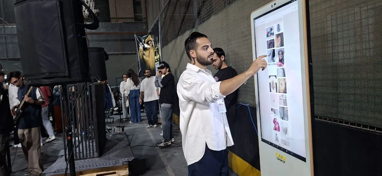 اجاره استند لمسی